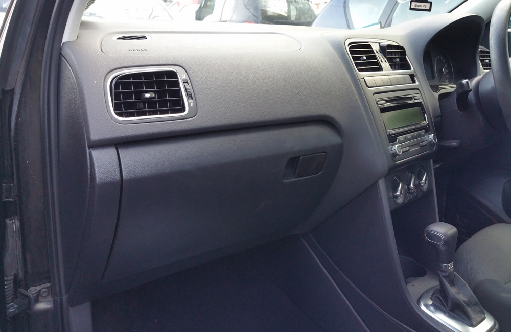 VW Polo SE DSG Glove box